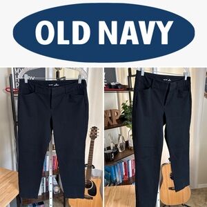 Old Navy Women’s Black Mid Rise Pixie Slim Pocket Slacks Size 12P